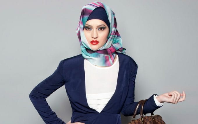 Fashion Wanita Karir Berhijab