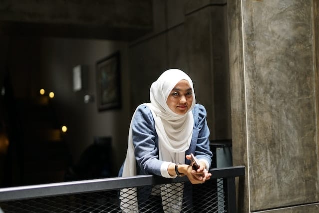 Fashion Wanita Karir Berhijab